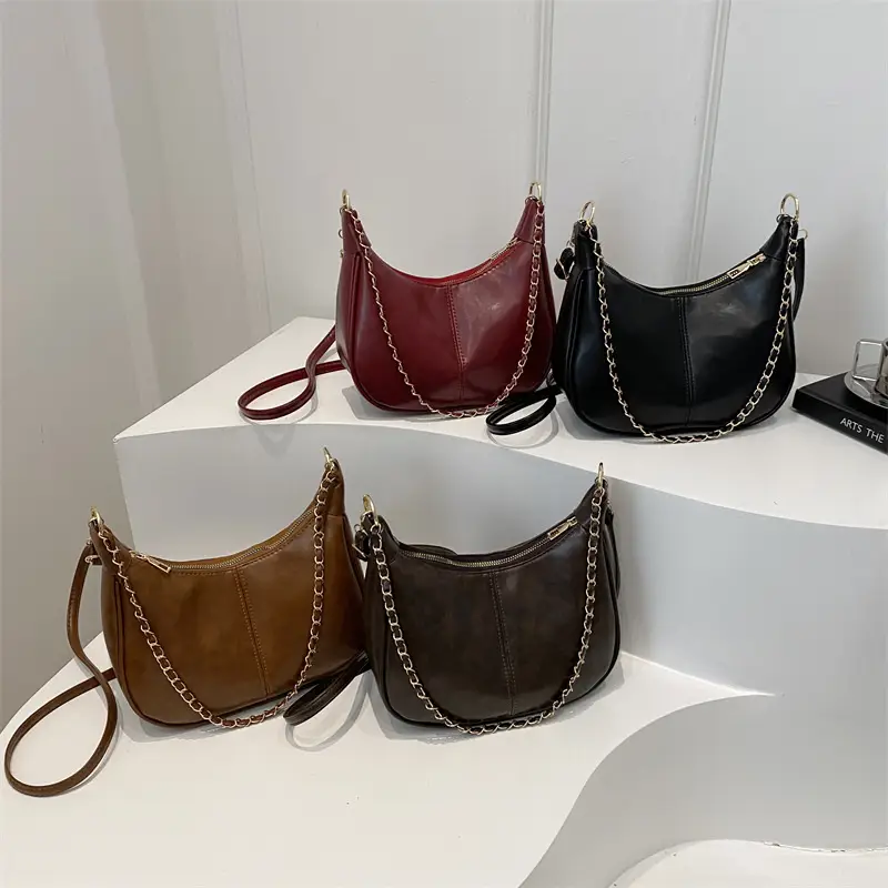 Black Retro Chain Shoulder Bag 2025 - Image 8