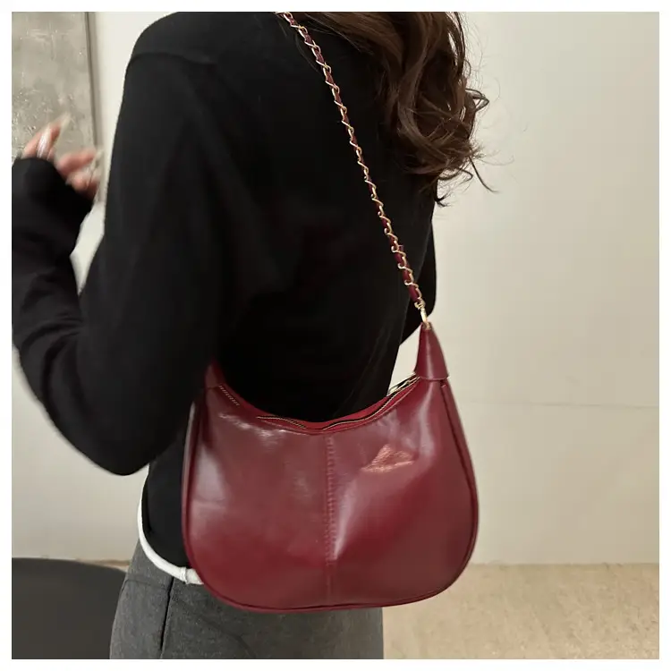 Black Retro Chain Shoulder Bag 2025 — feature 12
