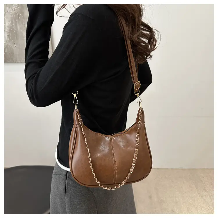 Black Retro Chain Shoulder Bag 2025 — feature 14