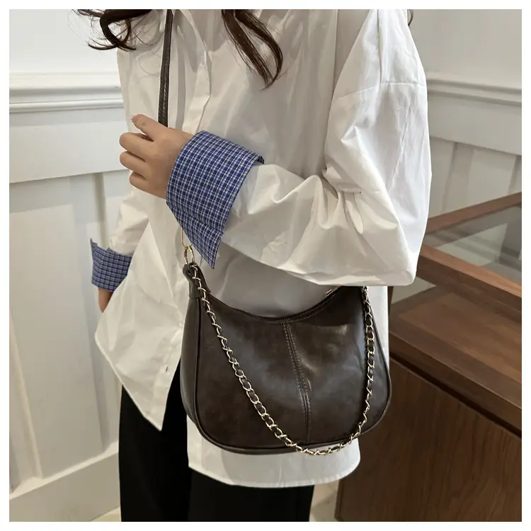 Black Retro Chain Shoulder Bag 2025 — feature 15