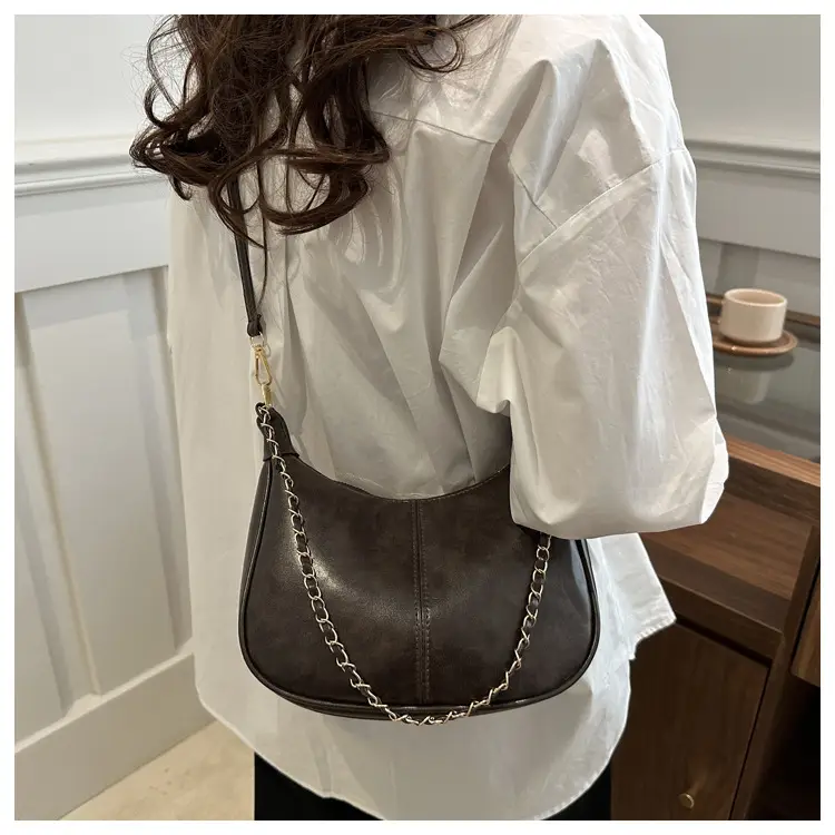 Black Retro Chain Shoulder Bag 2025 — feature 16