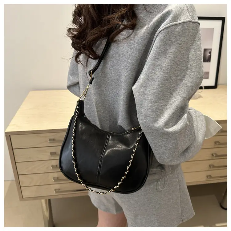 Black Retro Chain Shoulder Bag 2025 — feature 18