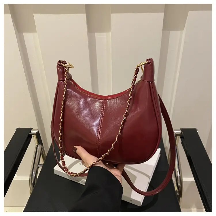 Black Retro Chain Shoulder Bag 2025 — feature 22