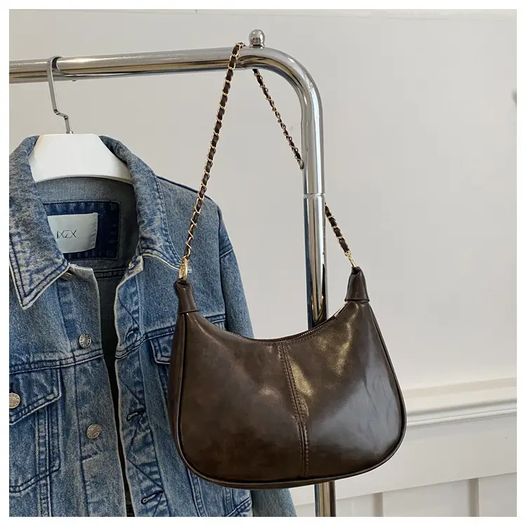 Black Retro Chain Shoulder Bag 2025 — feature 23