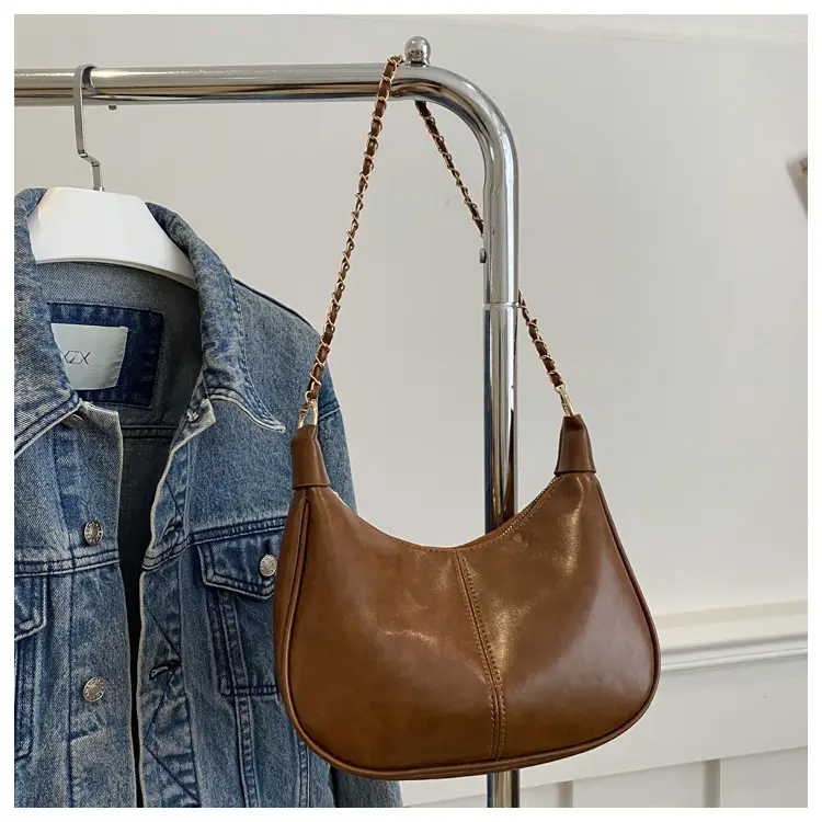 Black Retro Chain Shoulder Bag 2025 — feature 26