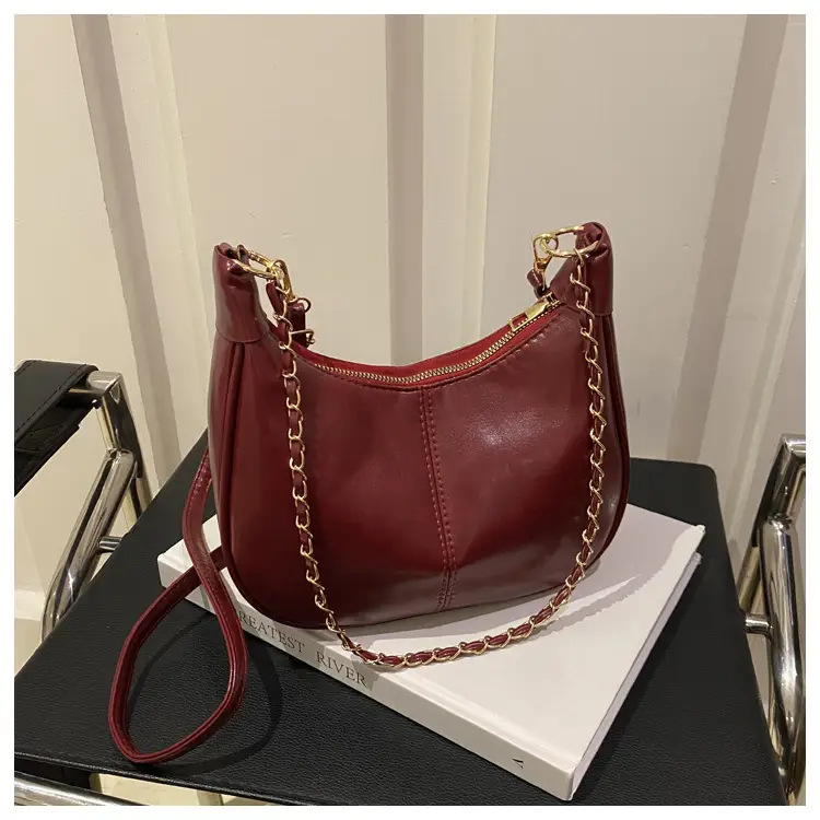 Black Retro Chain Shoulder Bag 2025 - Image 3