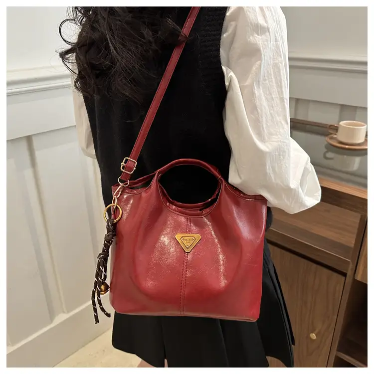 Vintage Niche Handbag Women's Wax Leather 2025 — feature 16