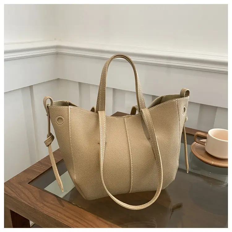White PU Leather Shoulder Bag with Wings Design — feature 8