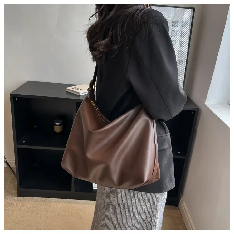 2024 Women's Large Capacity Crossbody Bag Black Leather — feature 10