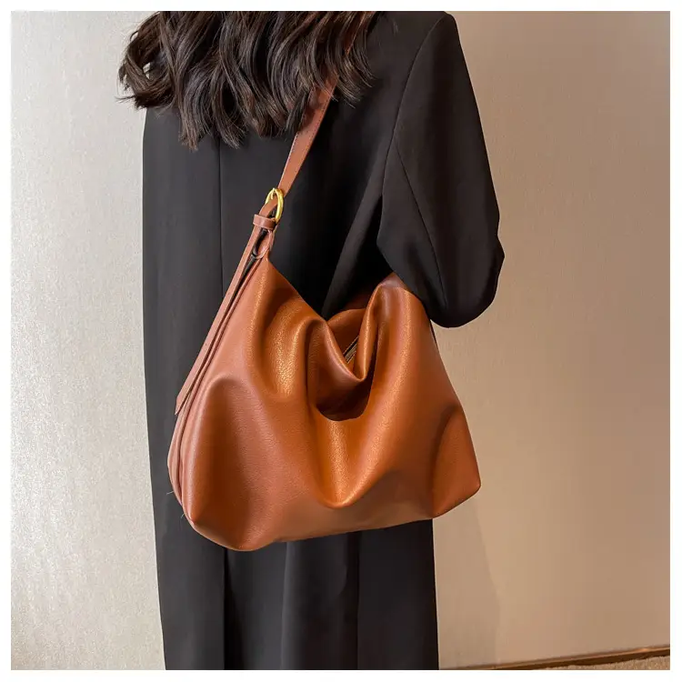2024 Women's Large Capacity Crossbody Bag Black Leather — feature 13