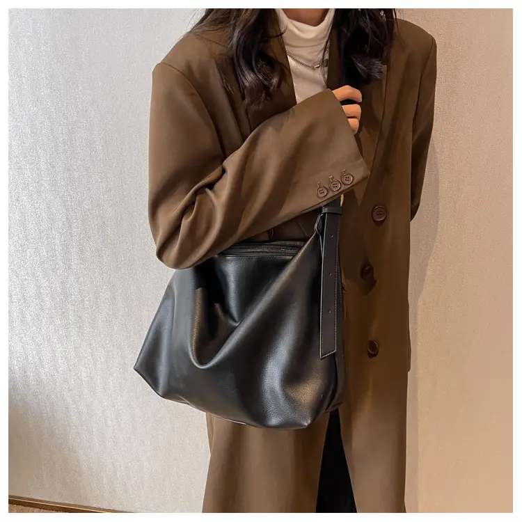 2024 Women's Large Capacity Crossbody Bag Black Leather — feature 16