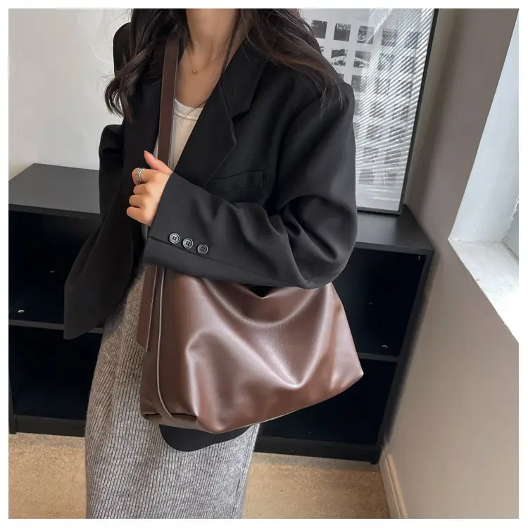 2024 Women's Large Capacity Crossbody Bag Black Leather — feature 17