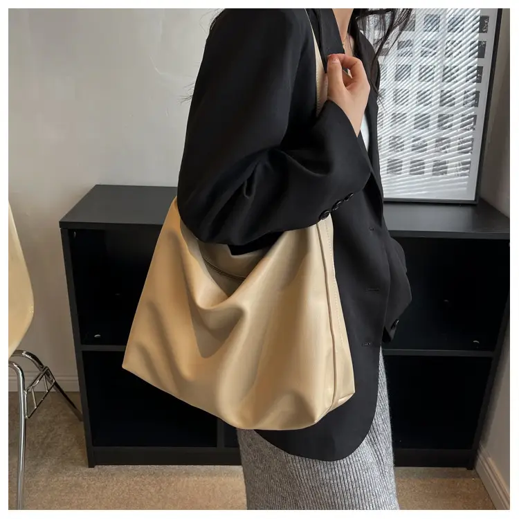 2024 Women's Large Capacity Crossbody Bag Black Leather — feature 18