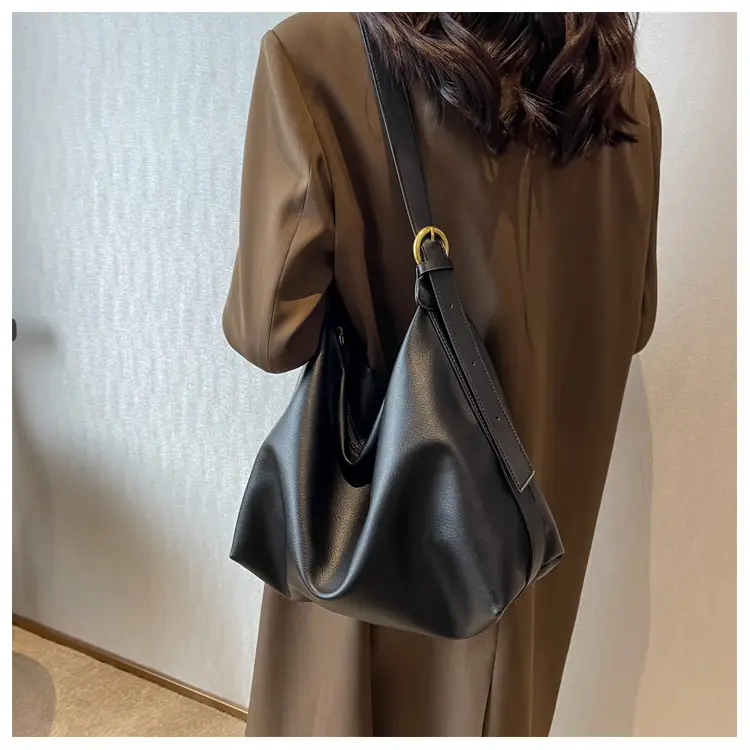 2024 Women's Large Capacity Crossbody Bag Black Leather — feature 7