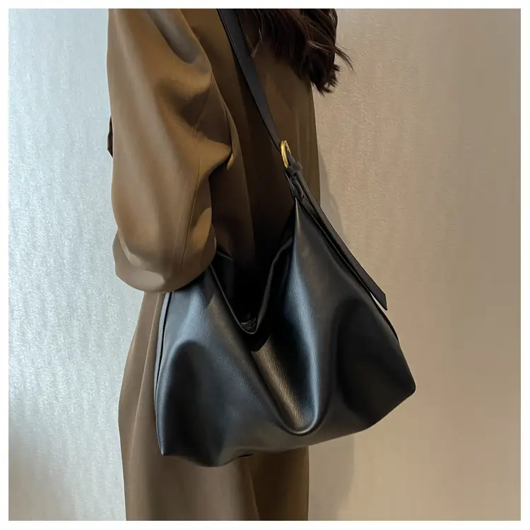 2024 Women's Large Capacity Crossbody Bag Black Leather — feature 8