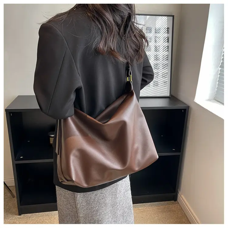 2024 Women's Large Capacity Crossbody Bag Black Leather — feature 9