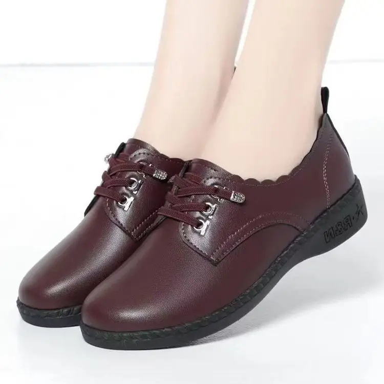Women's Shoes for Mother Spring Soft Leather 2025 Shoes for Middle-aged and Elderly Flat Non-slip Comfortable Women's Small Leather Shoes for Work - Image 2
