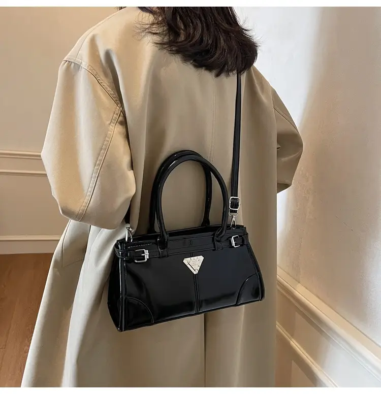 White Korean Style Shoulder Commuter Bag for Women 2025 — feature 24