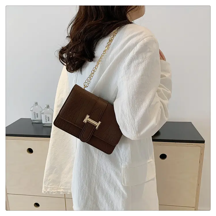 Green Korean Style Shoulder Bag with Gold Chain — feature 23