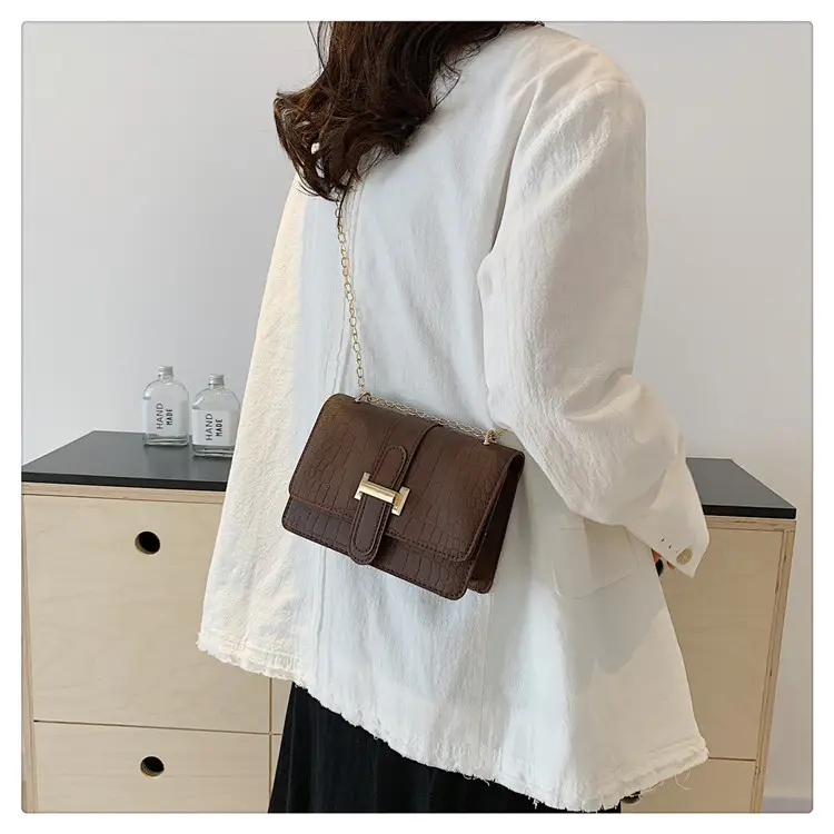 Green Korean Style Shoulder Bag with Gold Chain — feature 26