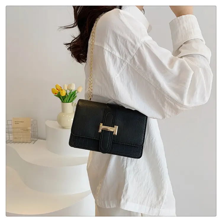 Green Korean Style Shoulder Bag with Gold Chain — feature 28