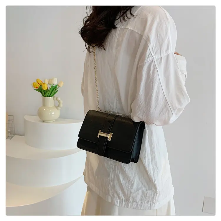 Green Korean Style Shoulder Bag with Gold Chain — feature 31