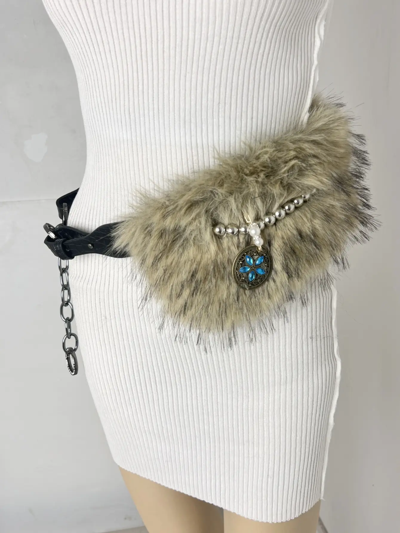 Faux Fur Belt with Rhinestone Buckle for Women — feature 9