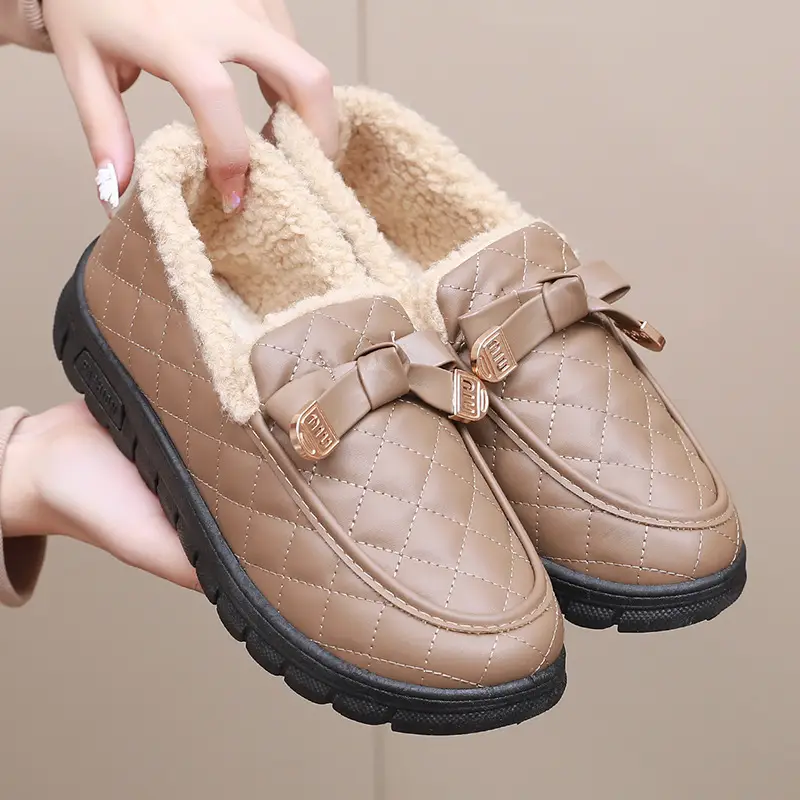 Women's Winter New Style Slip-On Cotton Shoes with Fleece Lining, Cold-Proof, Comfortable Loafers, Warm Mom Shoes - Image 4