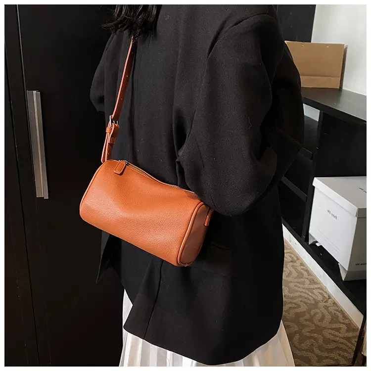 Women's Tan Leather Shoulder Bag 2026 Winter New — feature 10