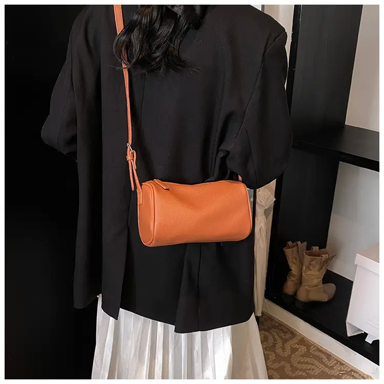 Women's Tan Leather Shoulder Bag 2026 Winter New — feature 11