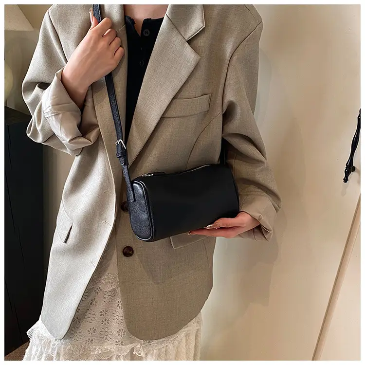 Women's Tan Leather Shoulder Bag 2026 Winter New — feature 15