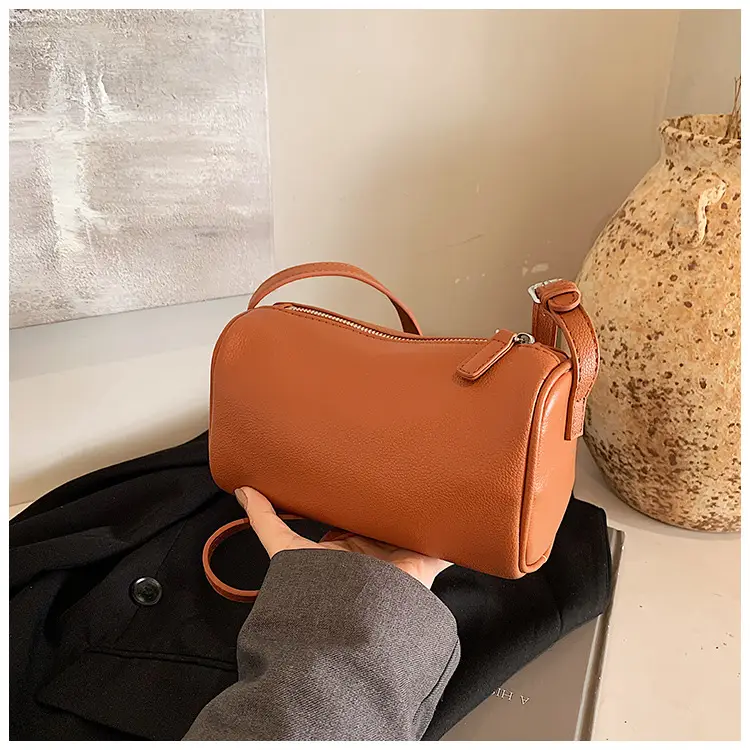 Women's Tan Leather Shoulder Bag 2026 Winter New — feature 33
