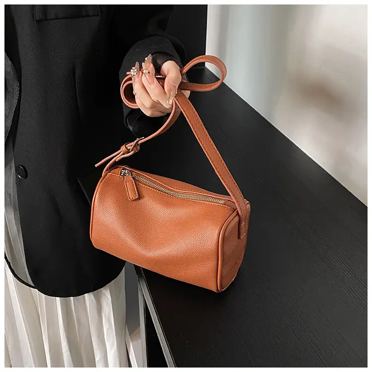 Women's Tan Leather Shoulder Bag 2026 Winter New — feature 7