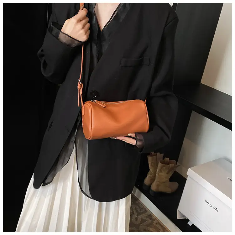 Women's Tan Leather Shoulder Bag 2026 Winter New — feature 8