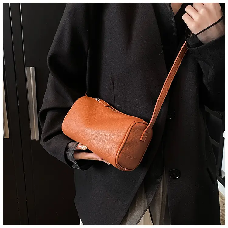 Women's Tan Leather Shoulder Bag 2026 Winter New — feature 9