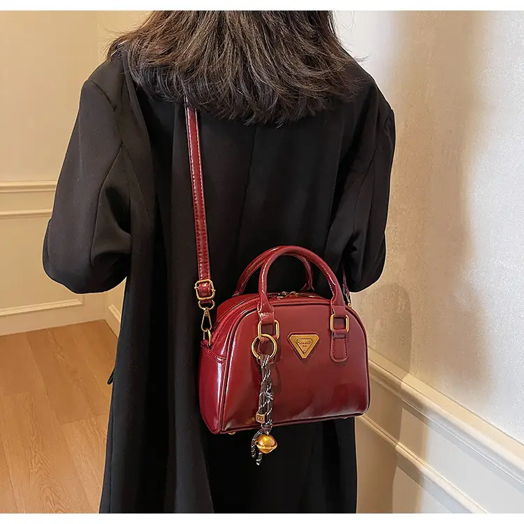 Women's Brown Leather Crossbody Bag with Chain Strap — feature 10