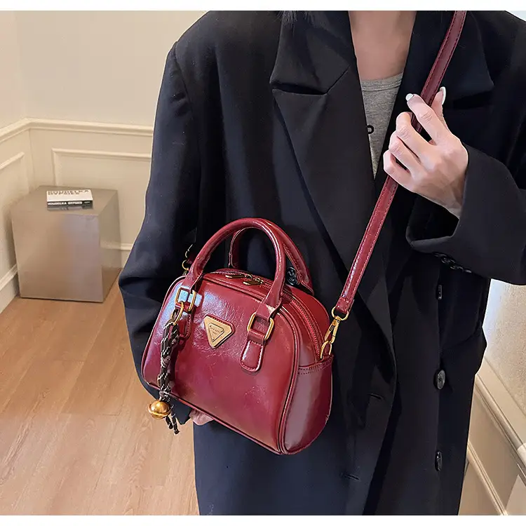 Women's Brown Leather Crossbody Bag with Chain Strap — feature 11