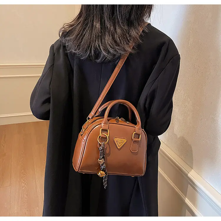 Women's Brown Leather Crossbody Bag with Chain Strap — feature 12
