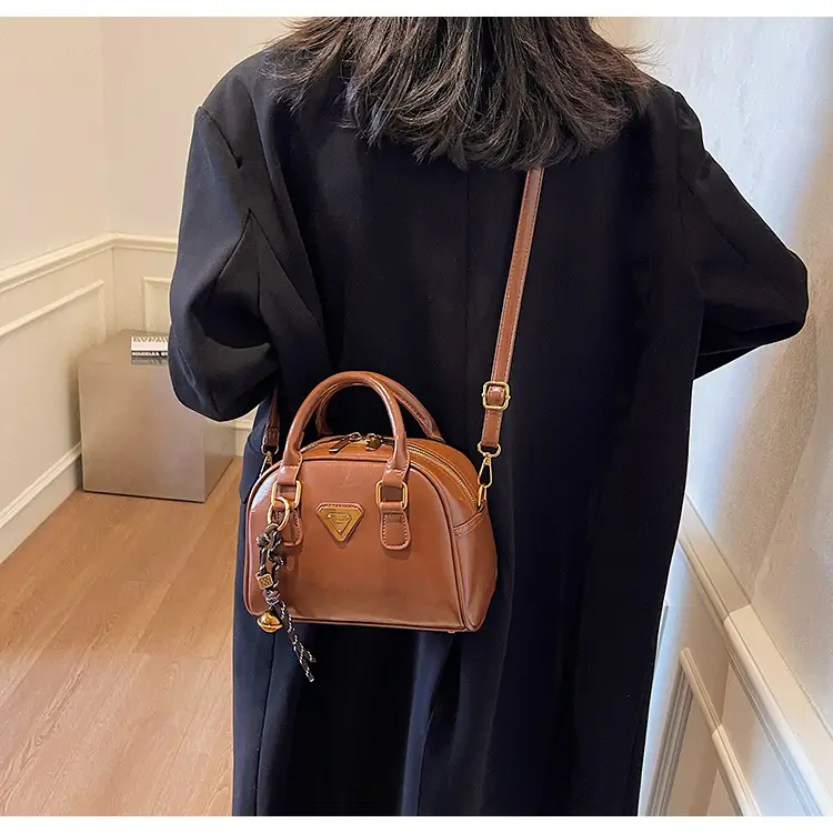 Women's Brown Leather Crossbody Bag with Chain Strap — feature 13