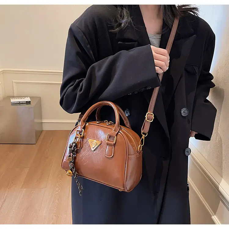 Women's Brown Leather Crossbody Bag with Chain Strap — feature 15