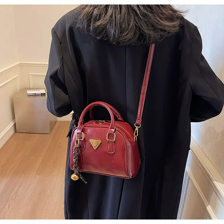 Women's Brown Leather Crossbody Bag with Chain Strap — feature 9