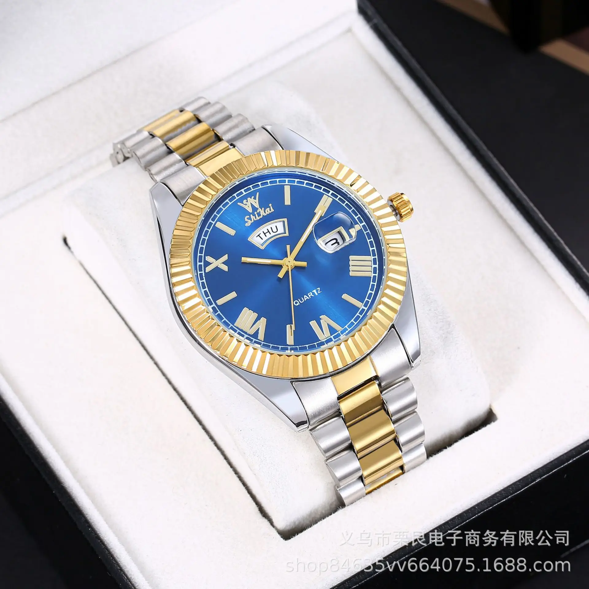 Men's Gold Water Resistant Log Style Watch - Image 7