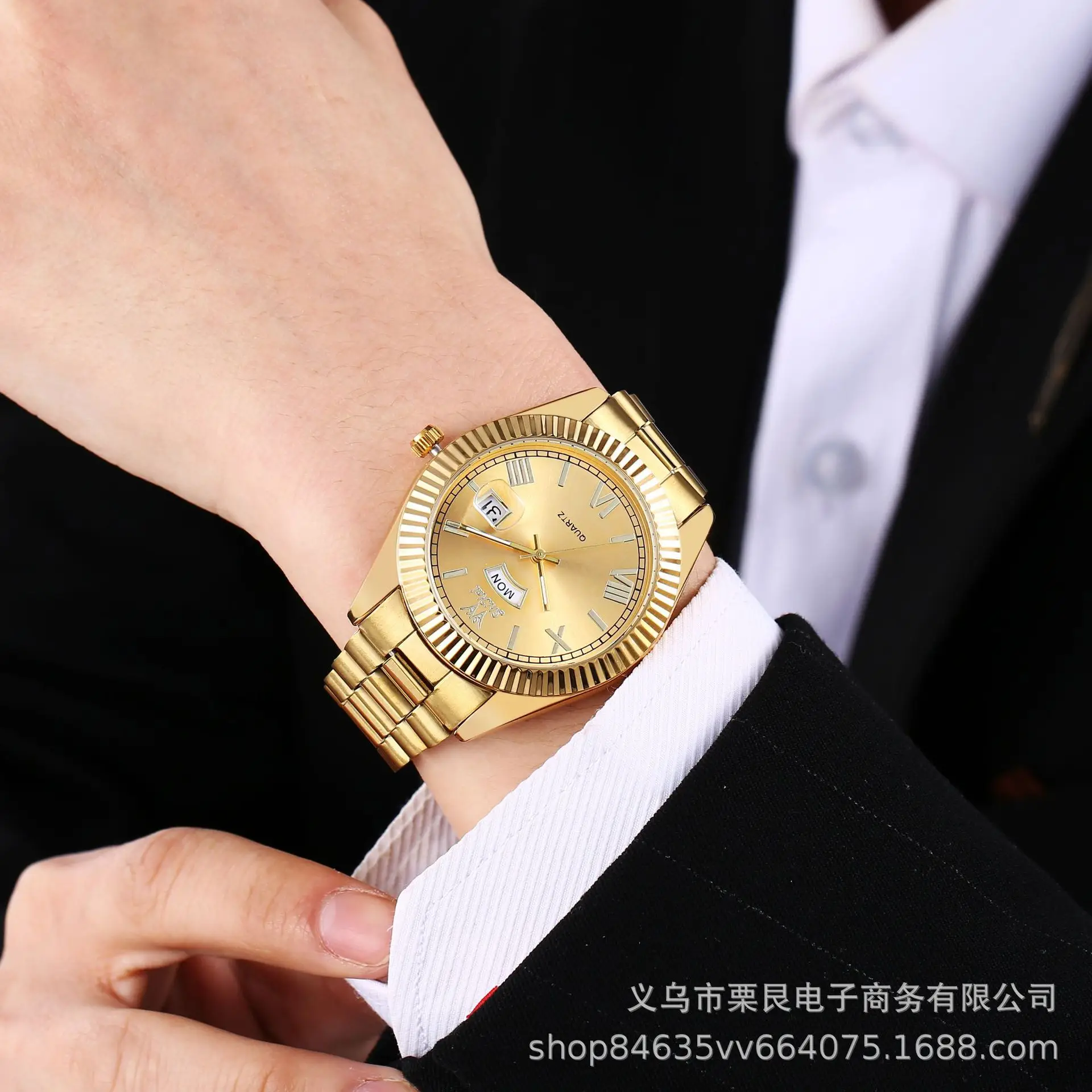 Men's Gold Water Resistant Log Style Watch - Image 10