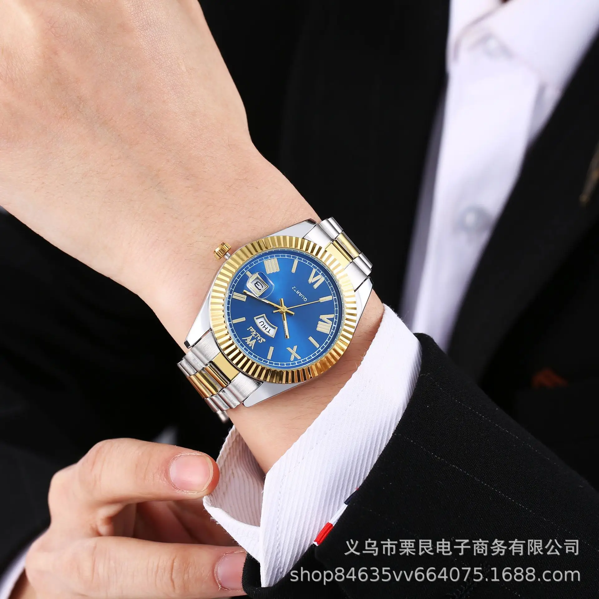Men's Gold Water Resistant Log Style Watch - Image 11