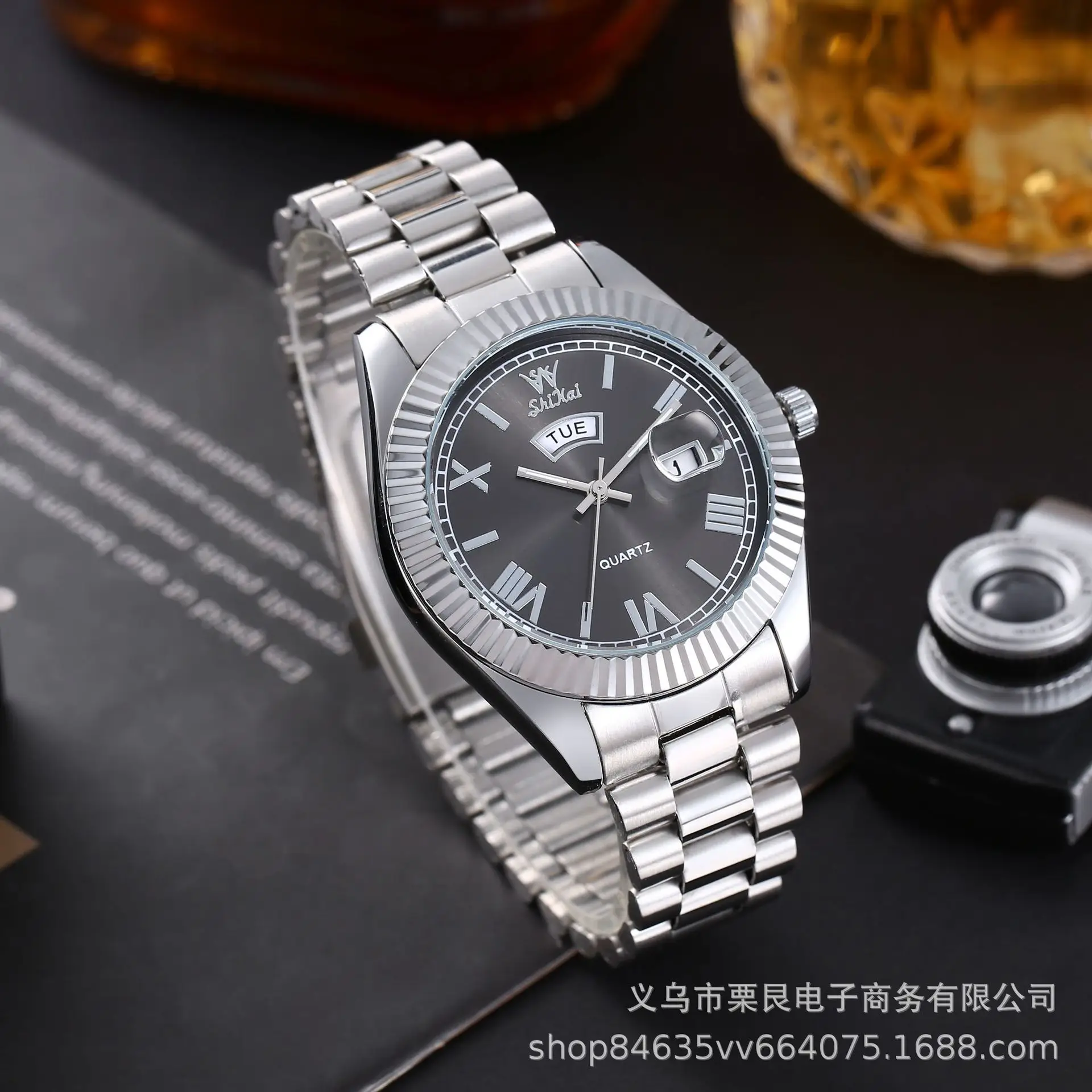 Men's Gold Water Resistant Log Style Watch - Image 12