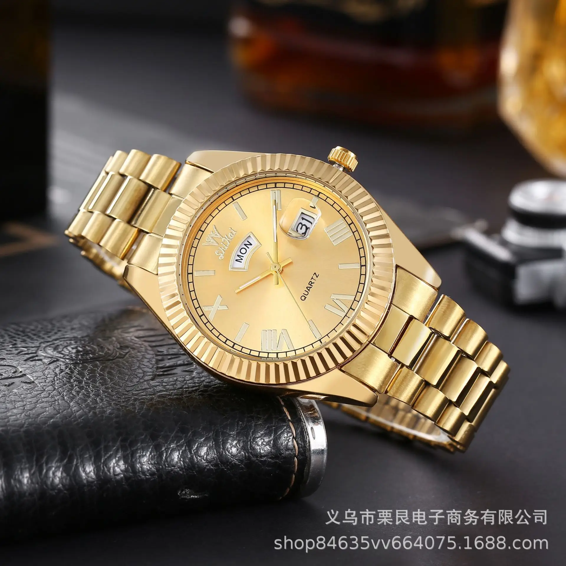 Men's Gold Water Resistant Log Style Watch — feature 3