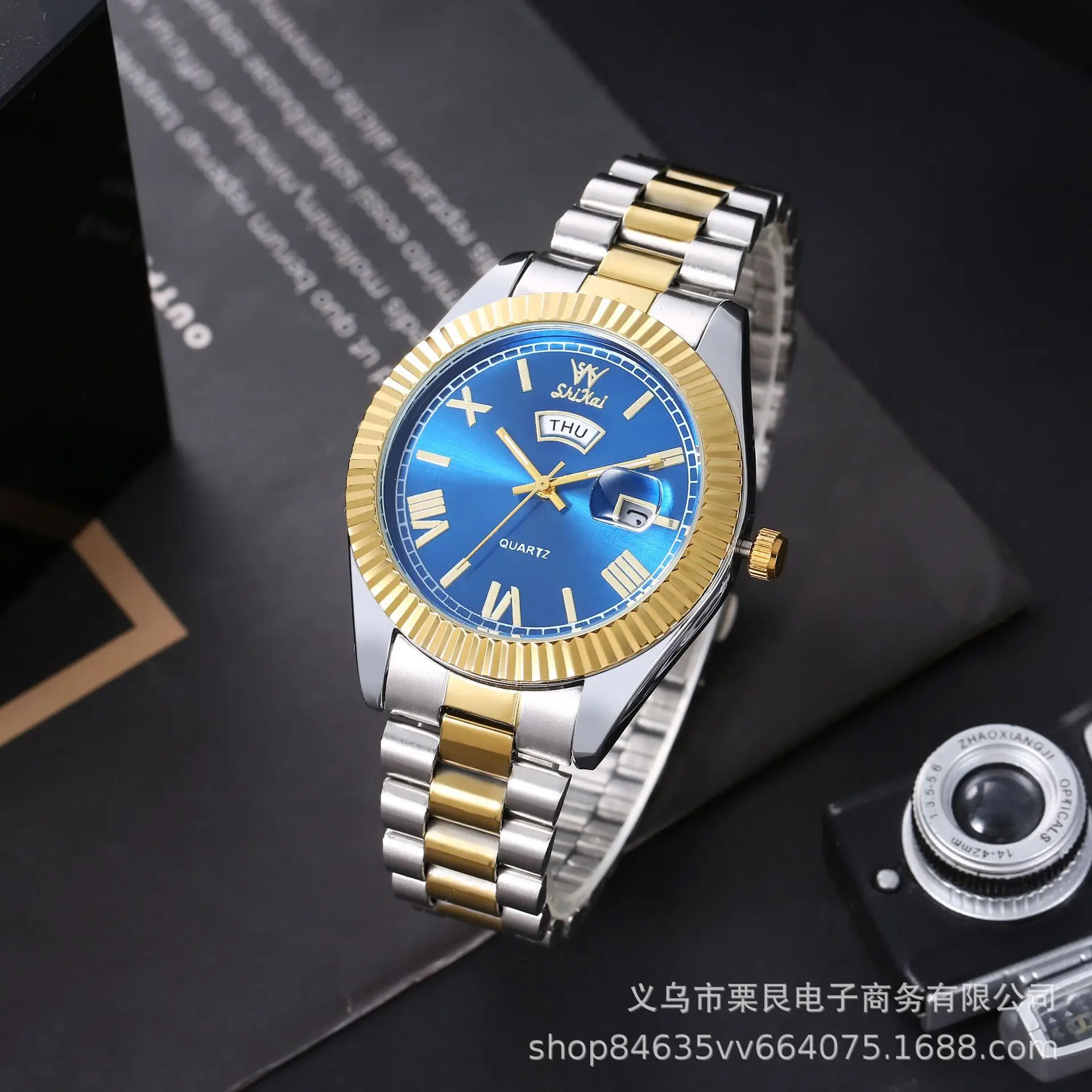 Men's Gold Water Resistant Log Style Watch — feature 4