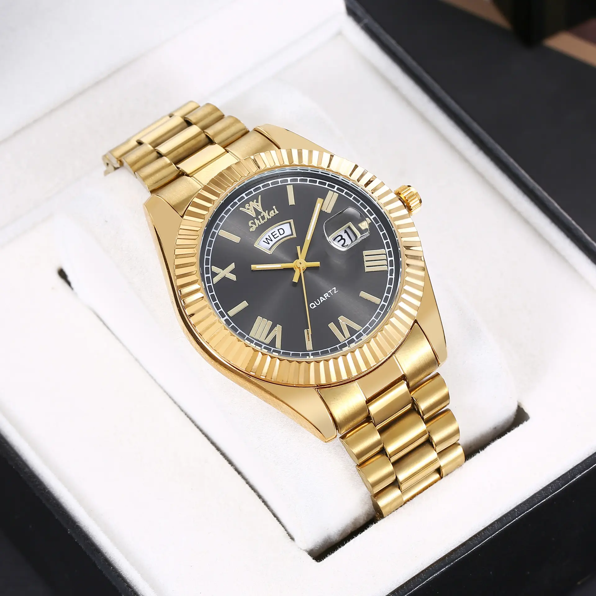 Men's Gold Water Resistant Log Style Watch - Image 2
