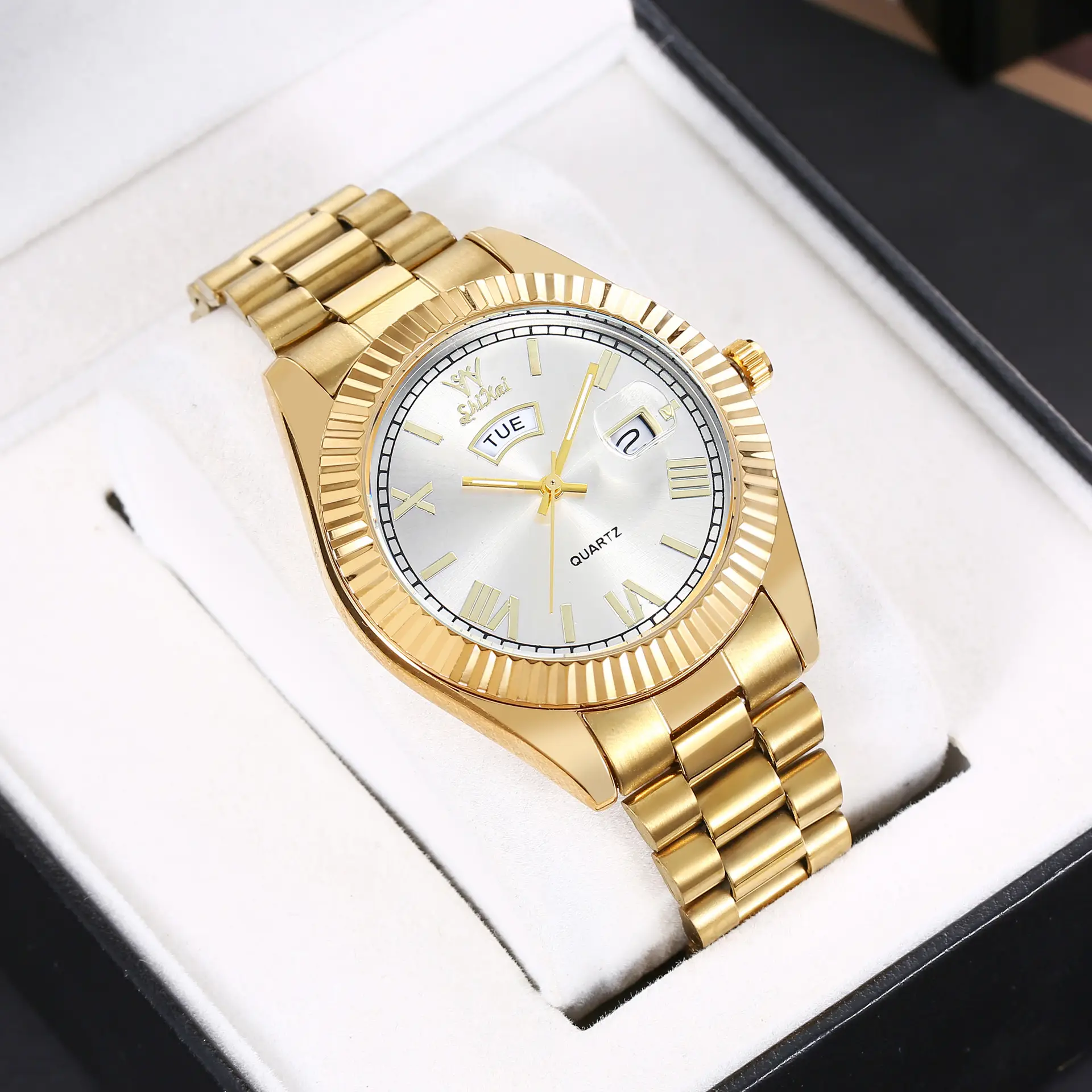 Men's Gold Water Resistant Log Style Watch - Image 3