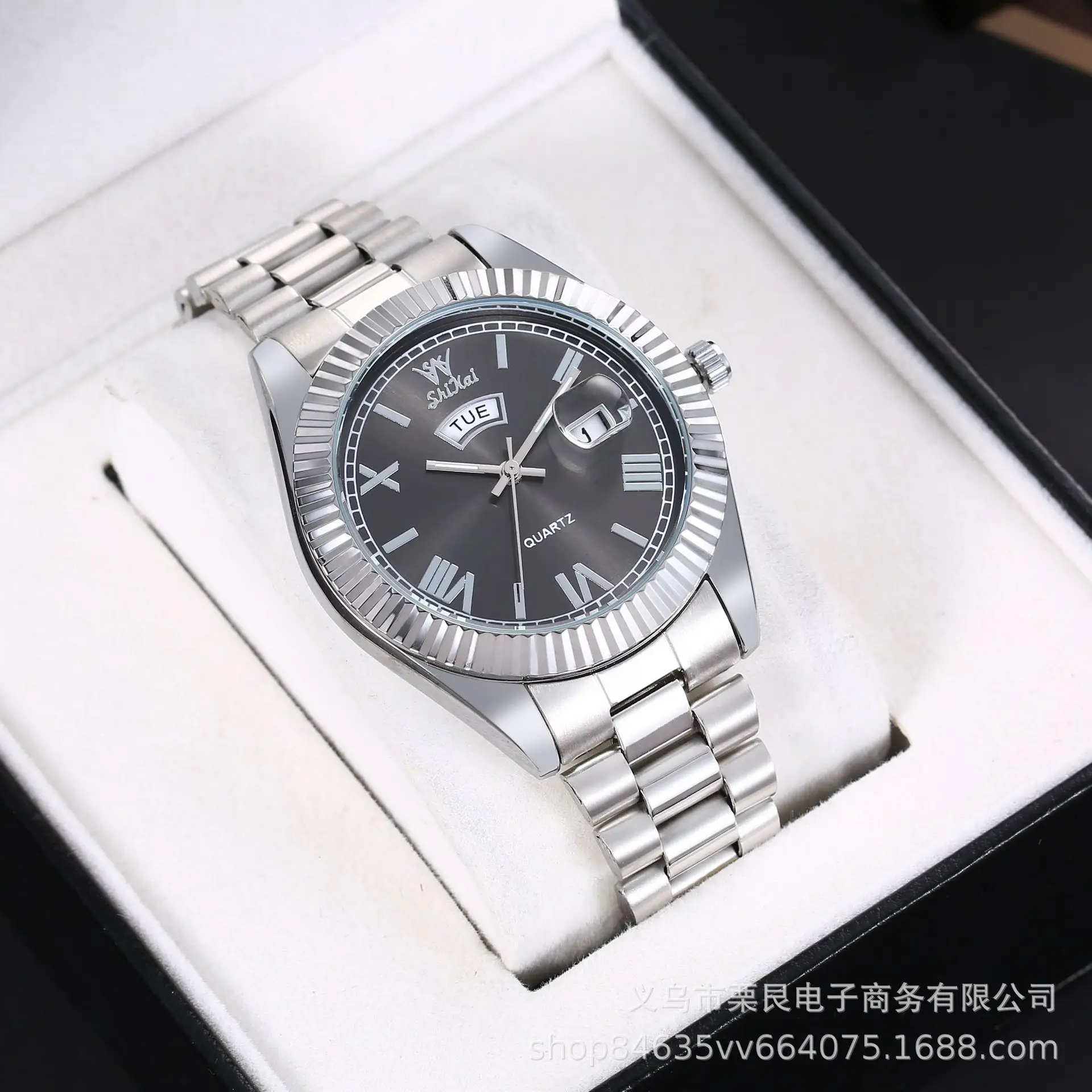Men's Gold Water Resistant Log Style Watch - Image 5